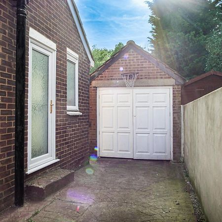 Luxe 5 Bed Bungalow In Snodland, Medway, Kent Eksteriør billede